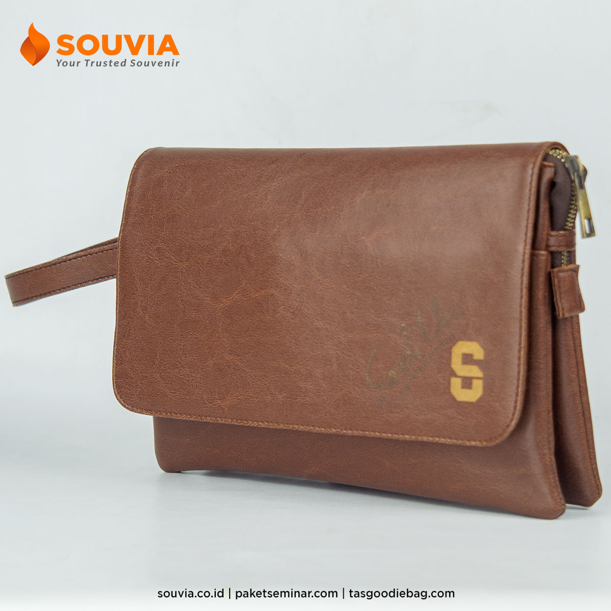 pilihan souvenir perpisahan karyawan berupa pouch double