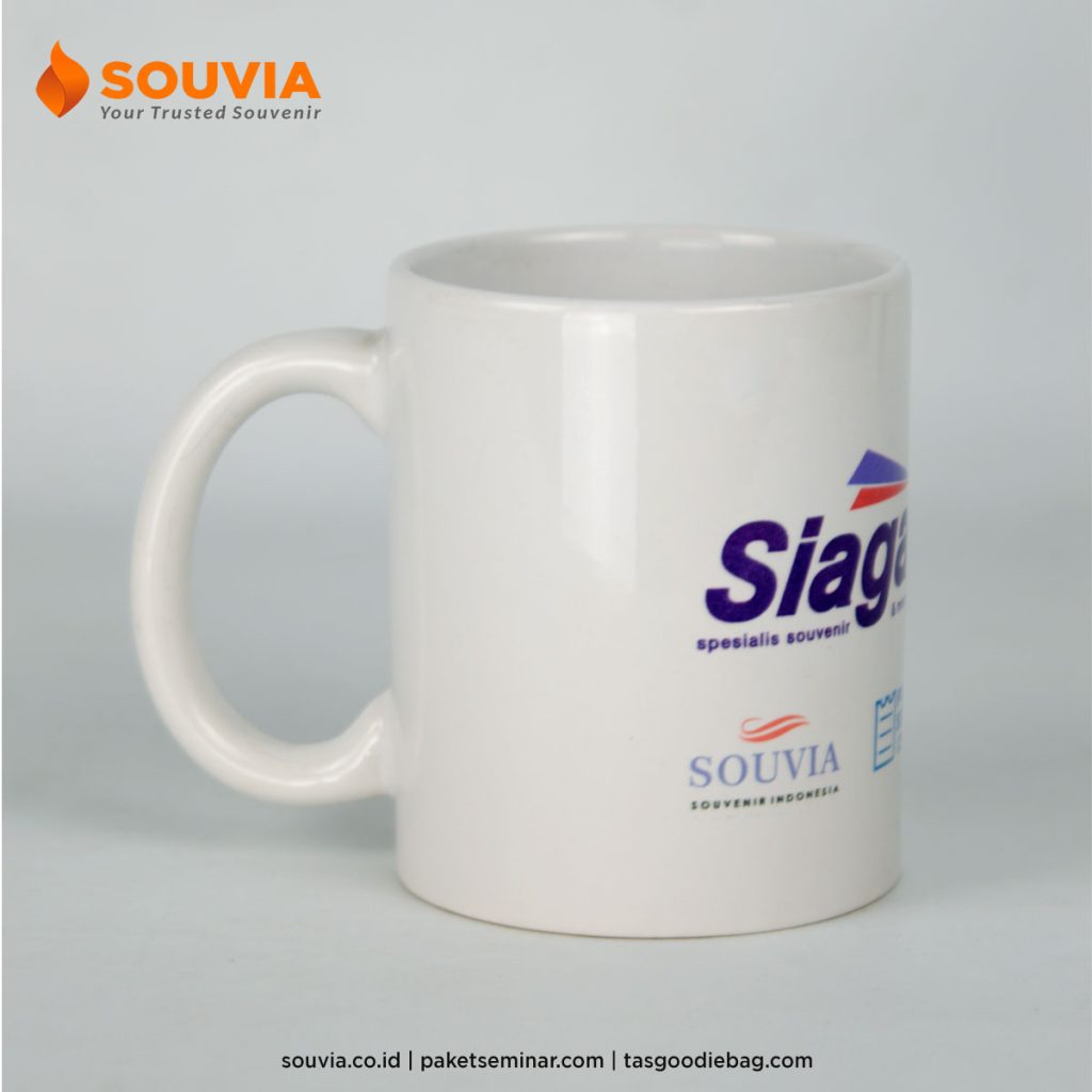 mug keramik dapat didesain untuk menyesuaikan pesan yang ingin disampaikan