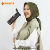 tumbler minum niagara dipegang oleh model wanita