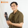 ukuran tumbler minum niagara jika dibawa oleh model pria