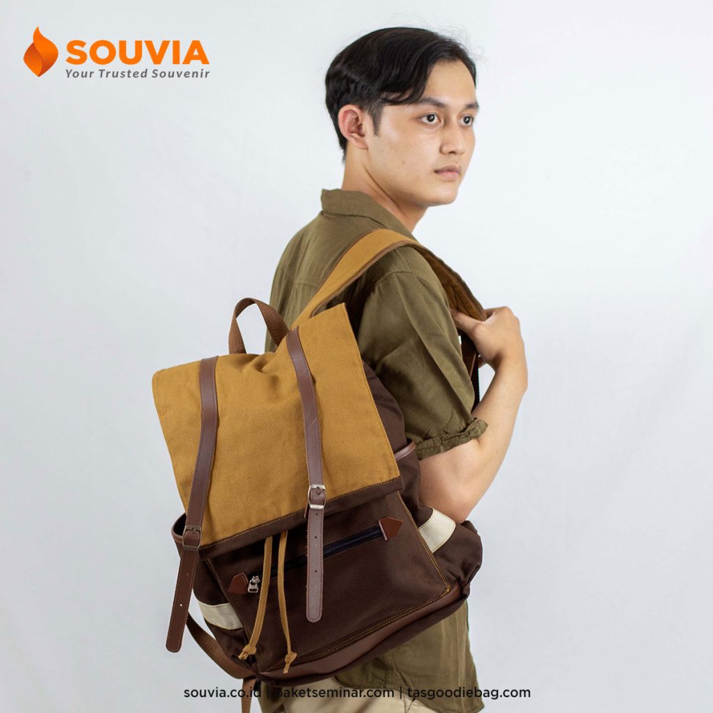 tas ransel travel besar untuk mudik ilustrasi dipakai model