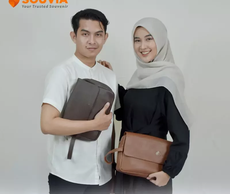 dompet pouch kulit sintetis cocok dikenakan oleh pria maupun wanita