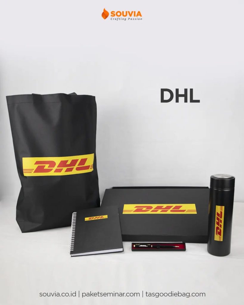 walaupun hanya logo DHL tapi penempatannya punya layout yang bagus 