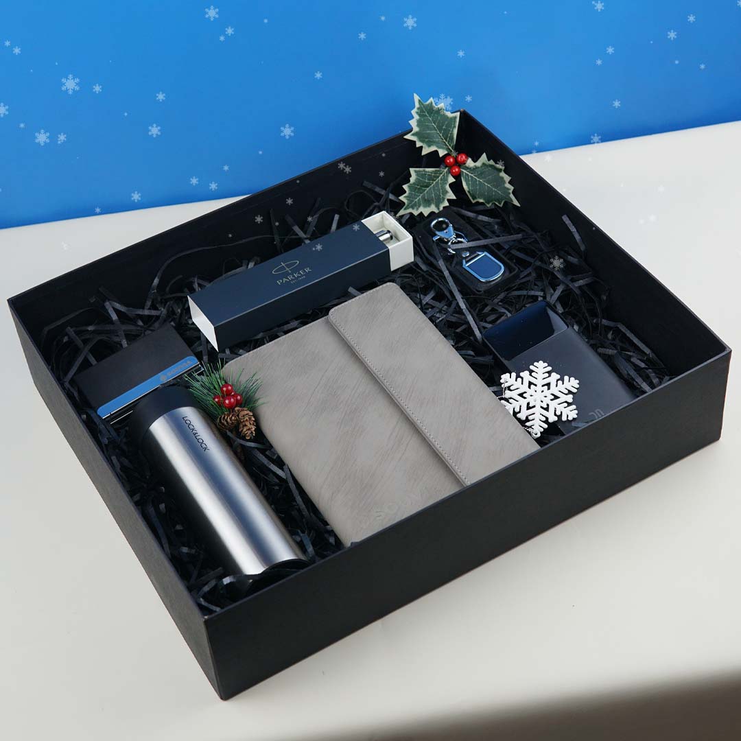 Exalt Prime Giftset sebagai customer gift untuk customer prioritas. Terdiri dari tumbler Lock n Lock Knob, power bank Basesus Bipow, Cardholes, agenda Diana, dan pulpen Parker Vector.