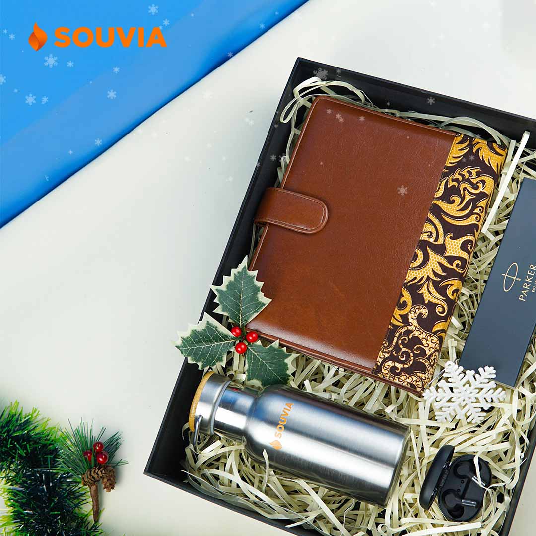 Exalt Giftset sebagai customer gift untuk priority customer. Terdiri dari agenda Reina batik, pulpen Parker Jotter, earbuds Aukey EP T25, dan tumbler Durbottle.