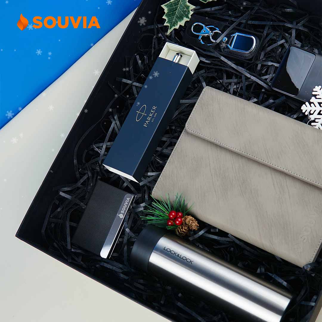 Exalt Prime Giftset sebagai customer gift untuk customer prioritas. Terdiri dari tumbler Lock n Lock Knob, power bank Basesus Bipow, Cardholes, agenda Diana, dan pulpen Parker Vector.