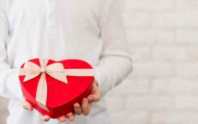 8 Hadiah untuk Pacar yang Romantis untuk Mengekspresikan Cinta